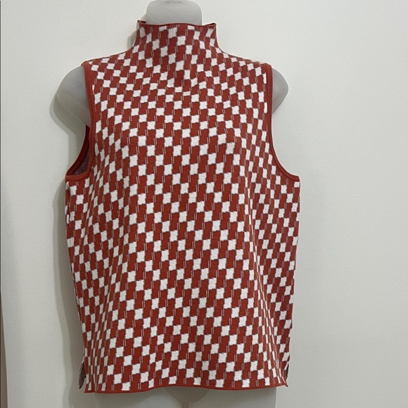Nicole Miller Tops - Rust and White Checkered Sleeveless Knit top